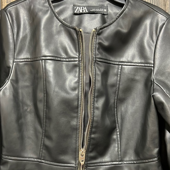 Zara Faux Leather Jacket M Black Full Zip Gold Hardware Short Length Peplum Boho - Picture 2 of 8